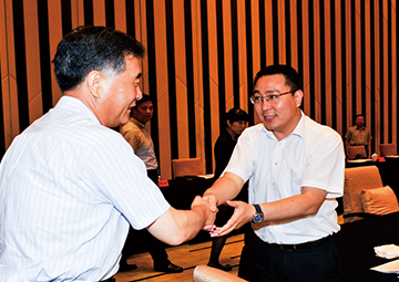 原中央政治局常委、、、第十三届天下政协主席，， 时任国务院副总理汪洋接见优德88科技总裁薛驰